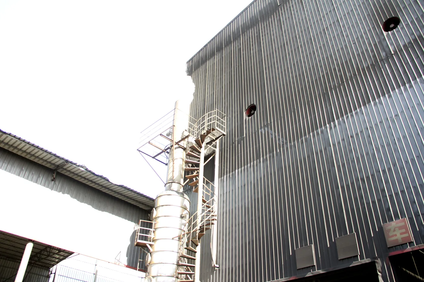 Multi-deck vibrating screening line